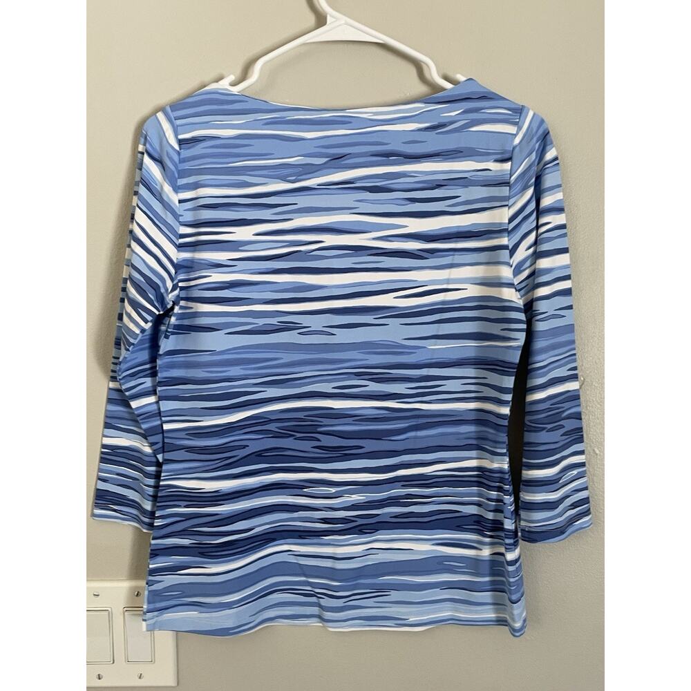 J. McLaughlin Wavesong Boat Neck 3/4 Sleeve Button Shoulder Top Sz S Blue White - Picture 2 of 4